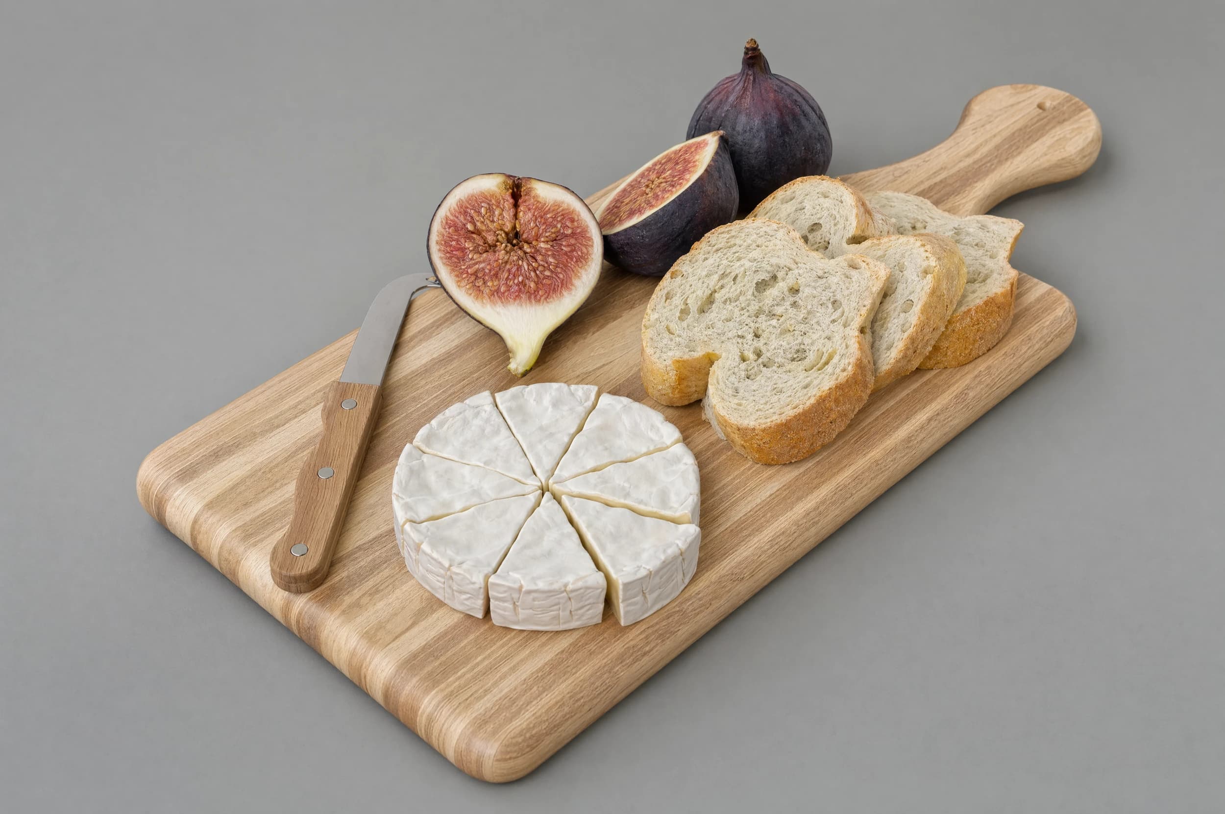 Rendering eines Käsebretts mit Feigen und Brot